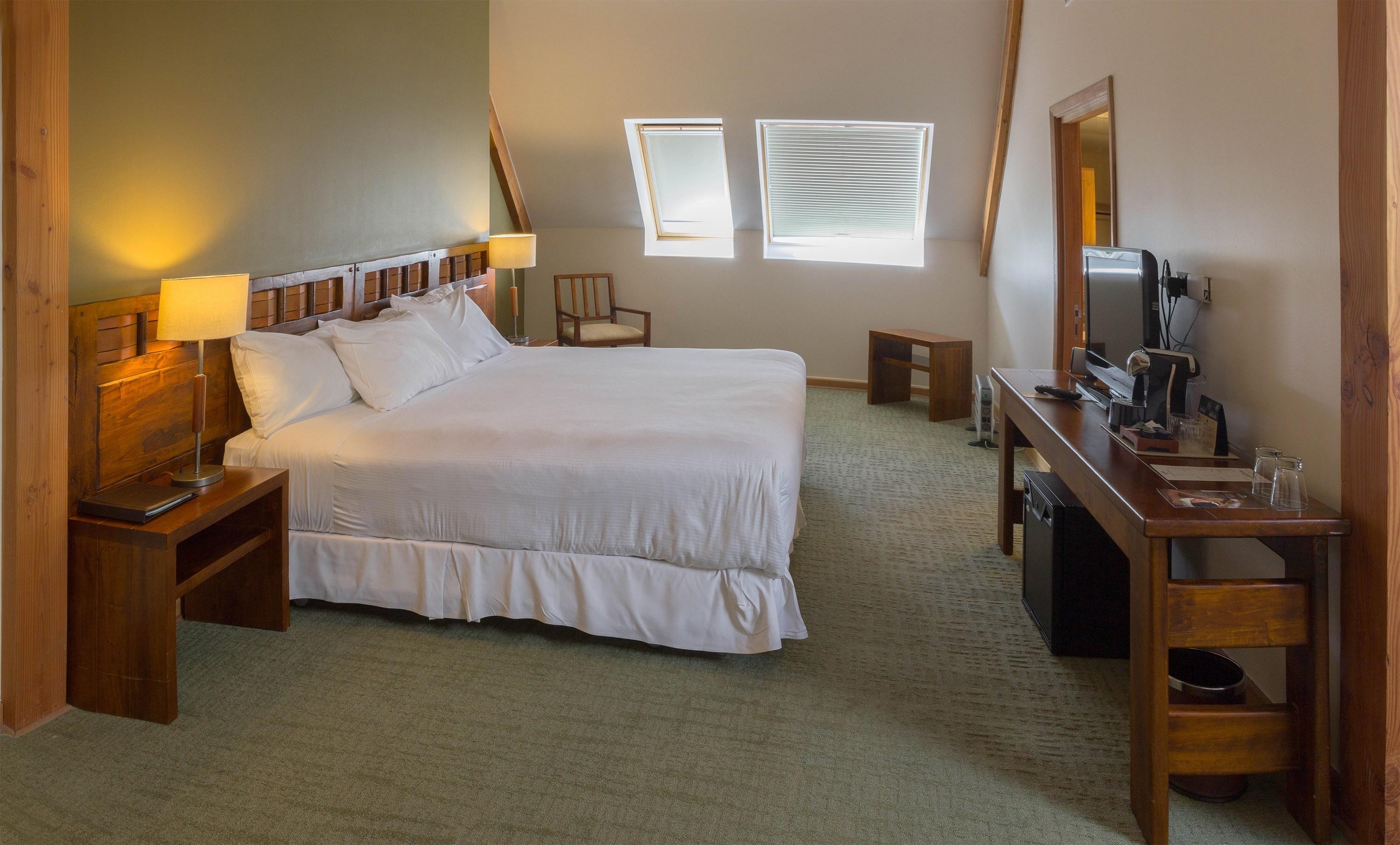 Wyndham Puerto Varas Pettra Εξωτερικό φωτογραφία A room at the Inn at the Opera