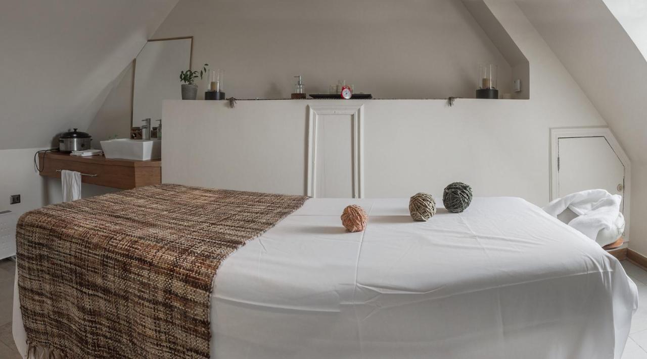 Wyndham Puerto Varas Pettra Εξωτερικό φωτογραφία A massage table