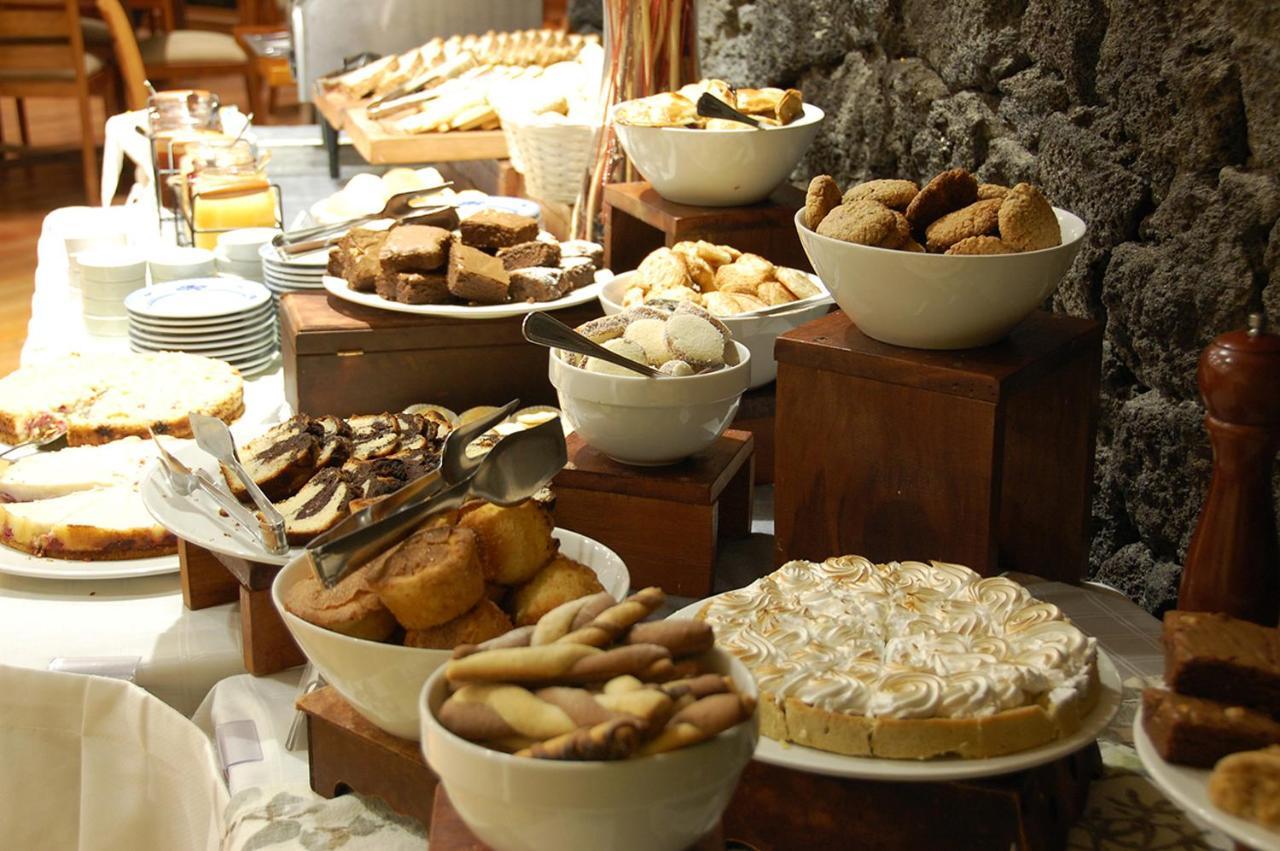 Wyndham Puerto Varas Pettra Εξωτερικό φωτογραφία A selection of desserts