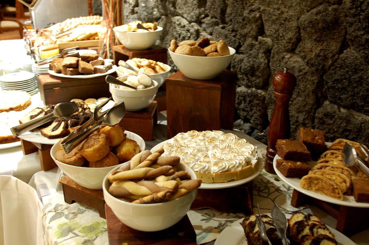 Wyndham Puerto Varas Pettra Εξωτερικό φωτογραφία A selection of desserts