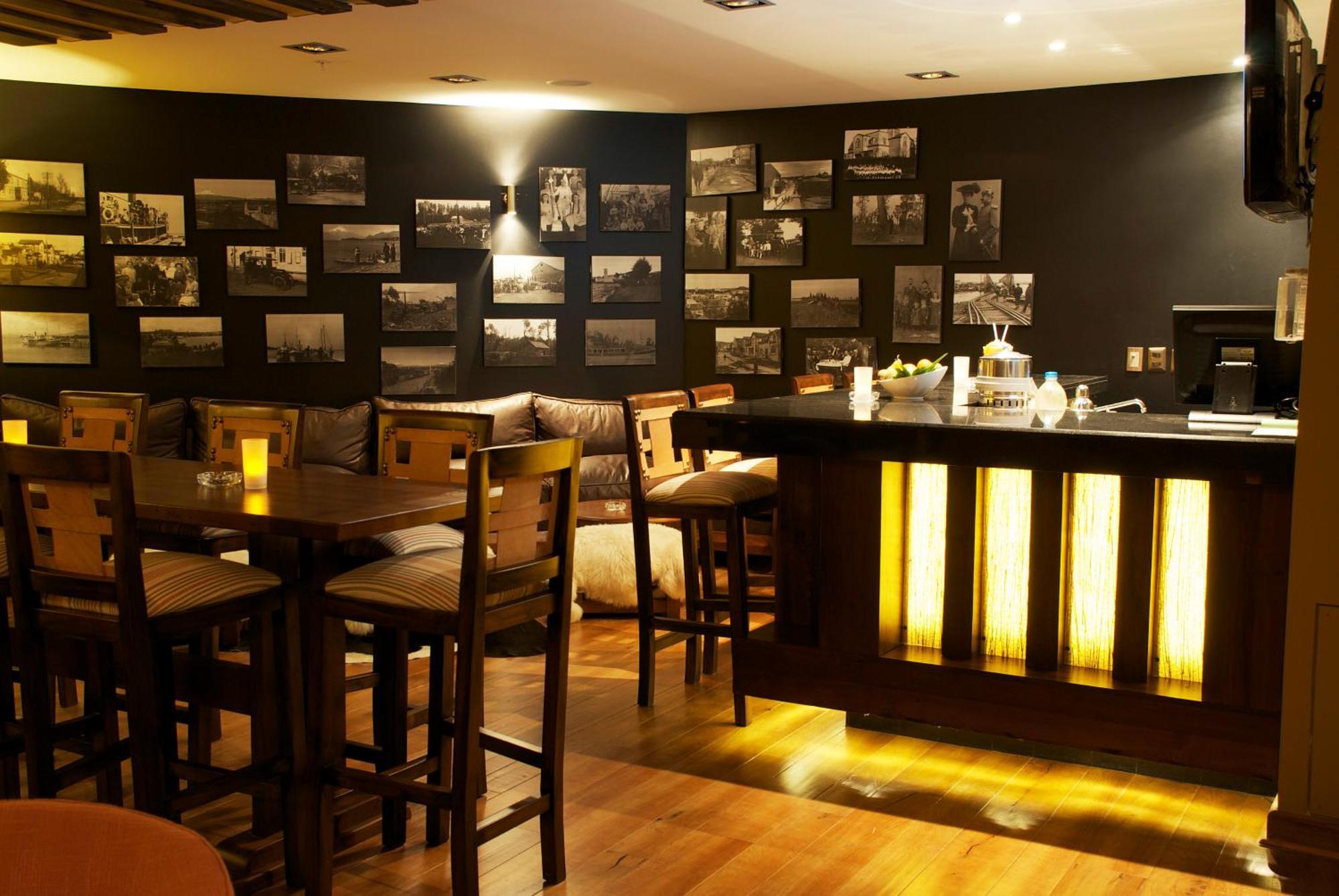 Wyndham Puerto Varas Pettra Εξωτερικό φωτογραφία The bar at the hotel