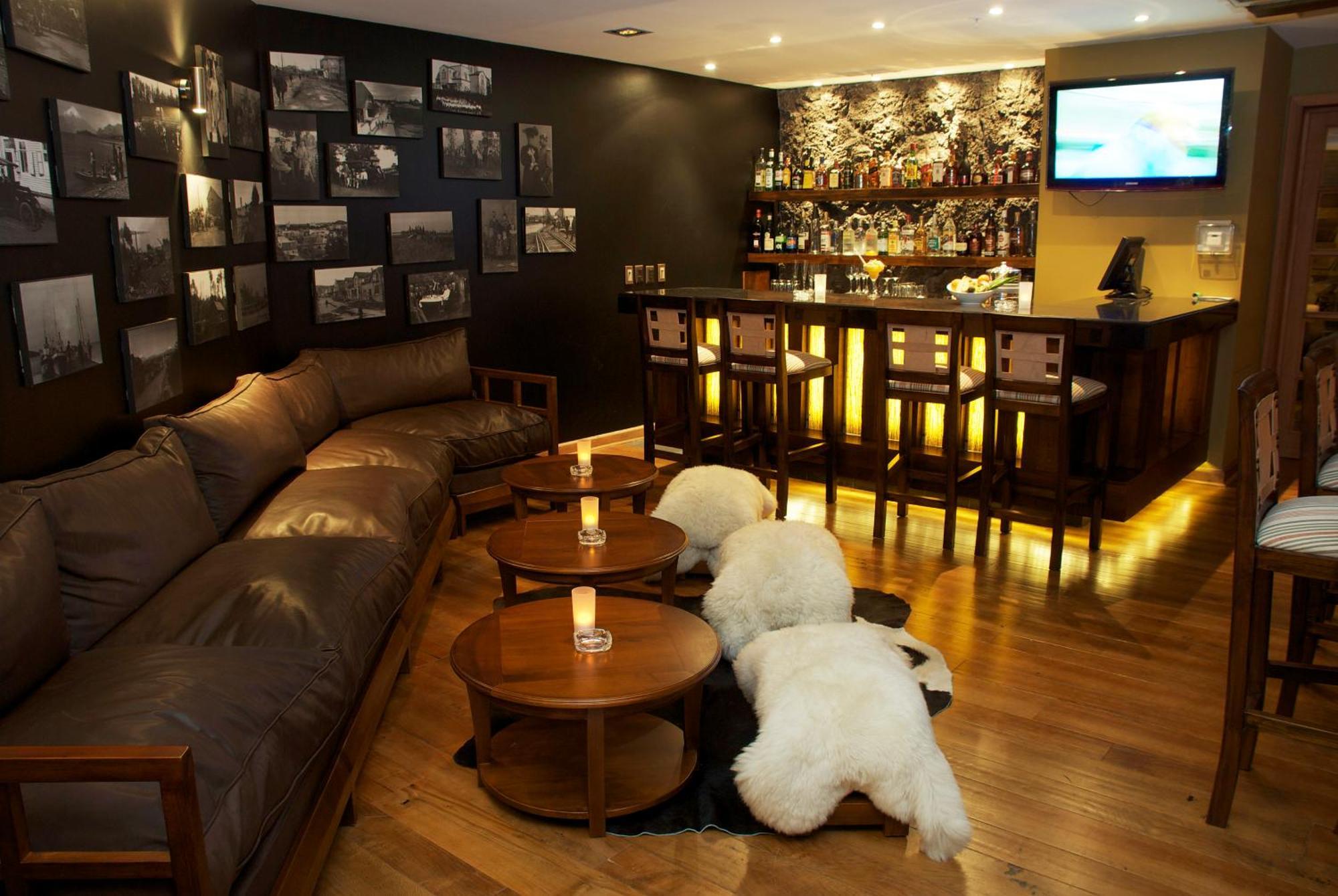 Wyndham Puerto Varas Pettra Εξωτερικό φωτογραφία The bar at the hotel