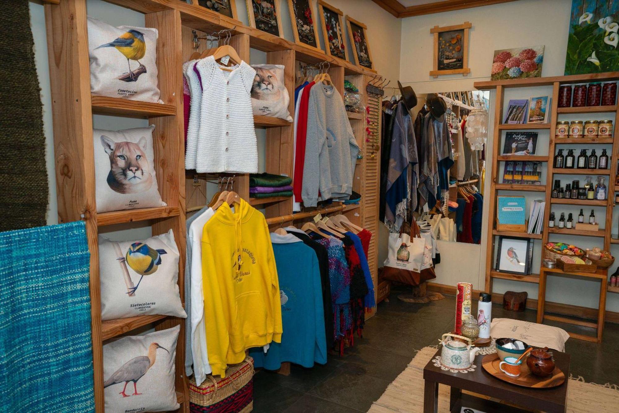Wyndham Puerto Varas Pettra Εξωτερικό φωτογραφία The Nature Shop at the National Aviary