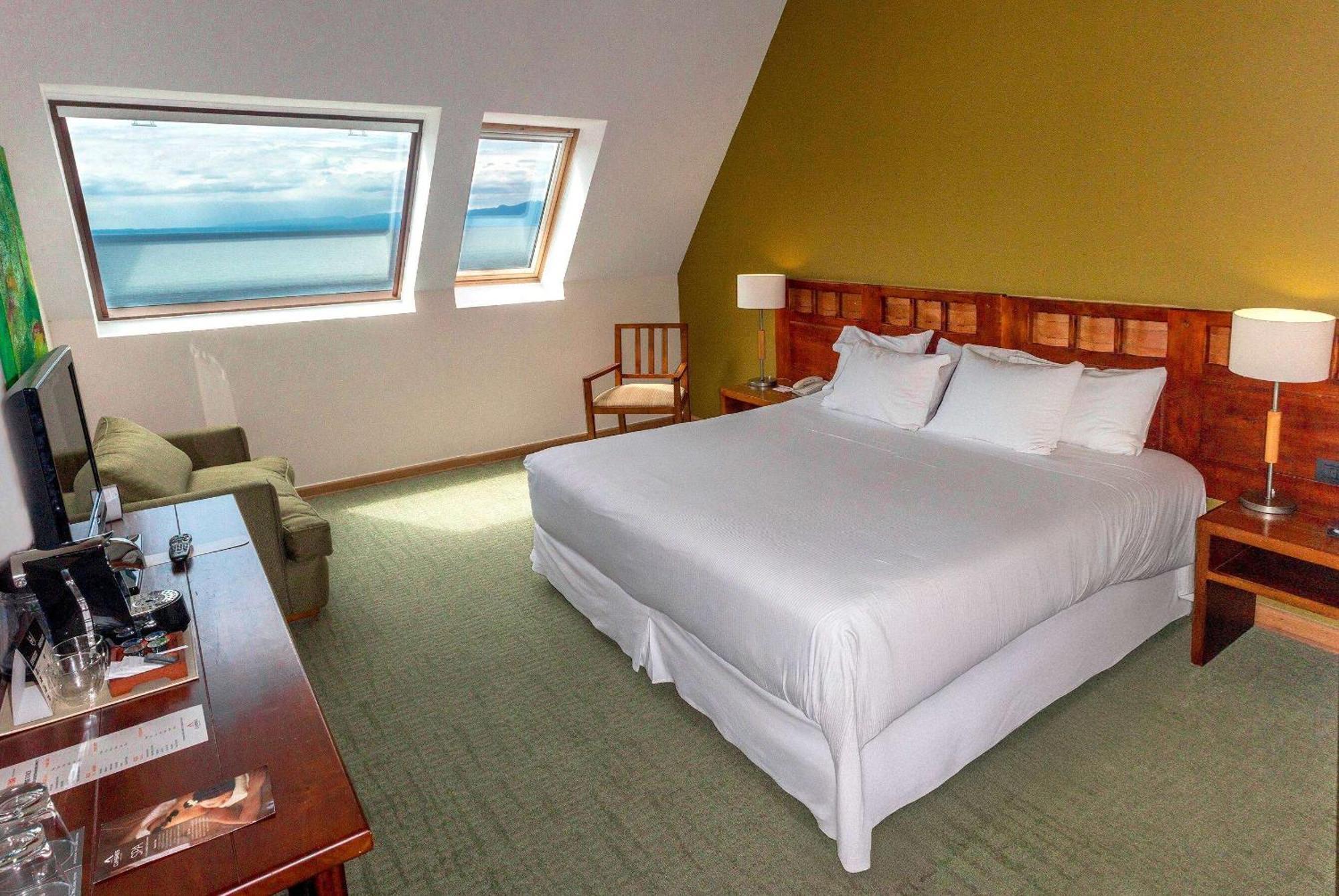 Wyndham Puerto Varas Pettra Εξωτερικό φωτογραφία A room at the Hotel El Emporio