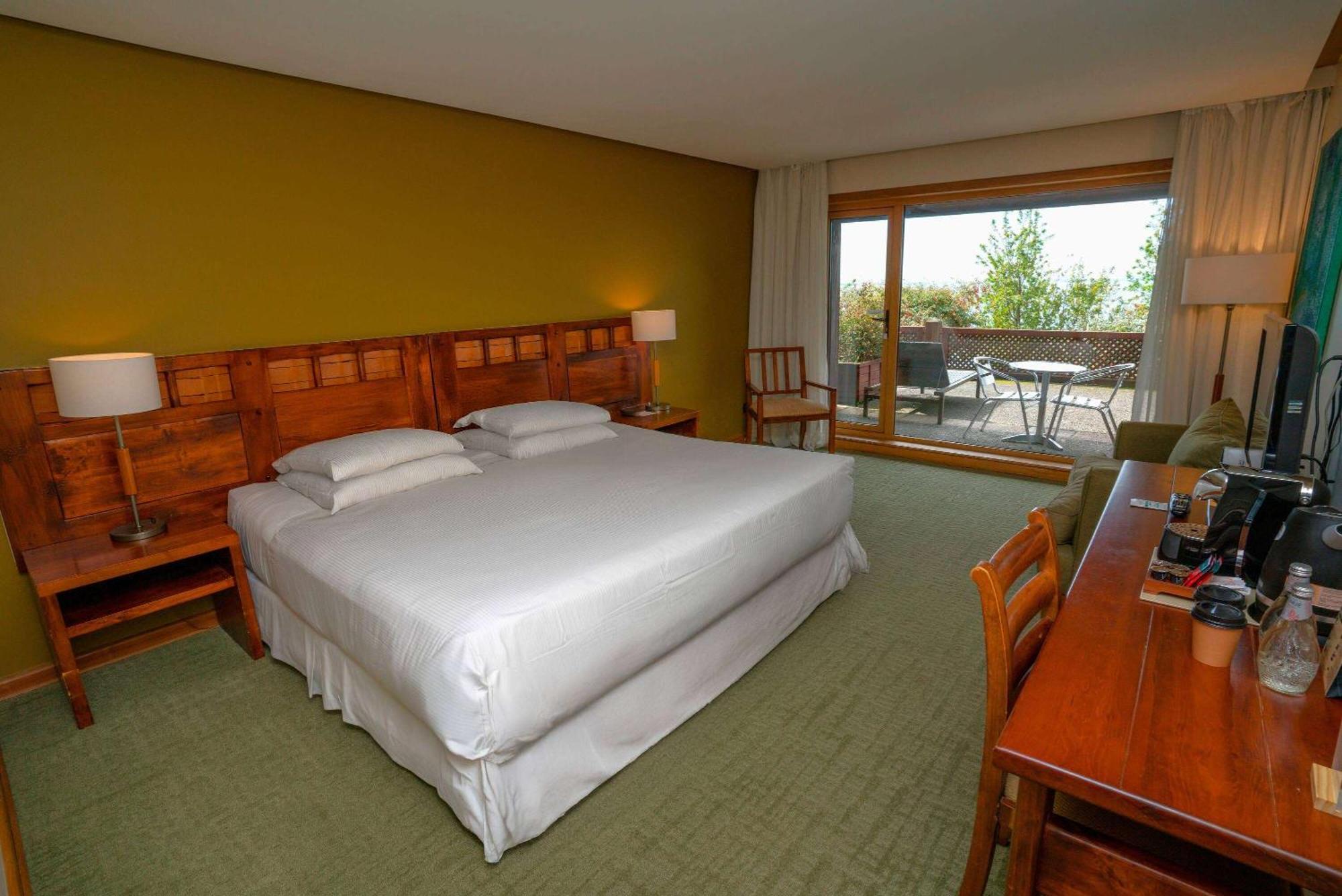 Wyndham Puerto Varas Pettra Εξωτερικό φωτογραφία A room at the hotel