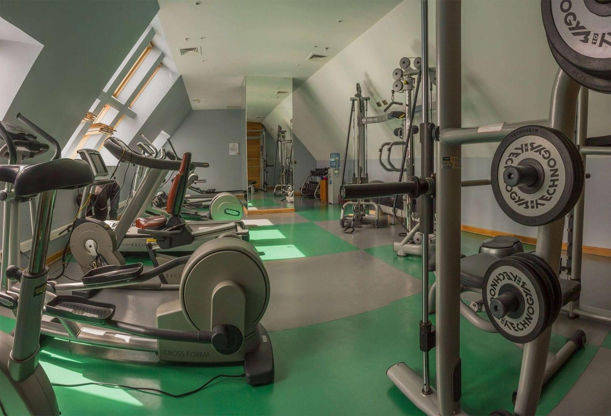 Wyndham Puerto Varas Pettra Εξωτερικό φωτογραφία The gym at the University of Roehampton